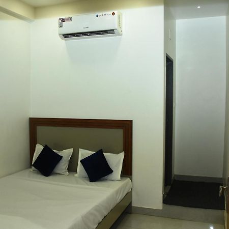 Hotel J K And Restaurant Morbi Bagian luar foto