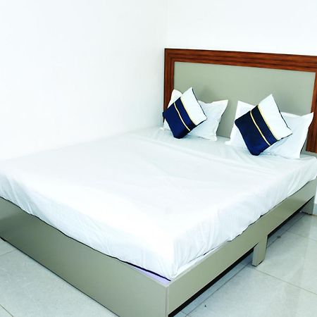 Hotel J K And Restaurant Morbi Bagian luar foto
