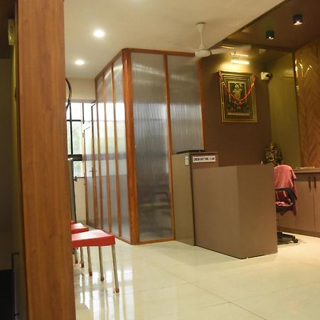 Hotel J K And Restaurant Morbi Bagian luar foto