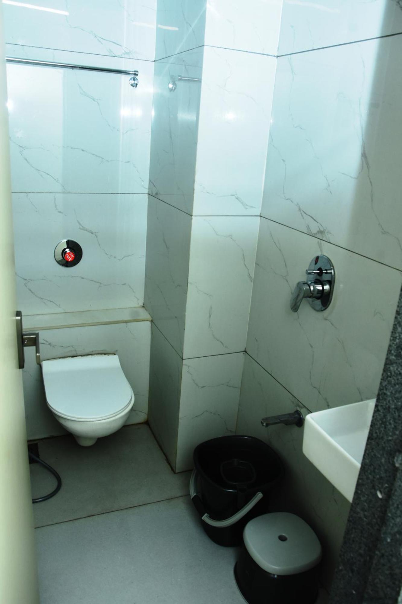 Hotel J K And Restaurant Morbi Bagian luar foto