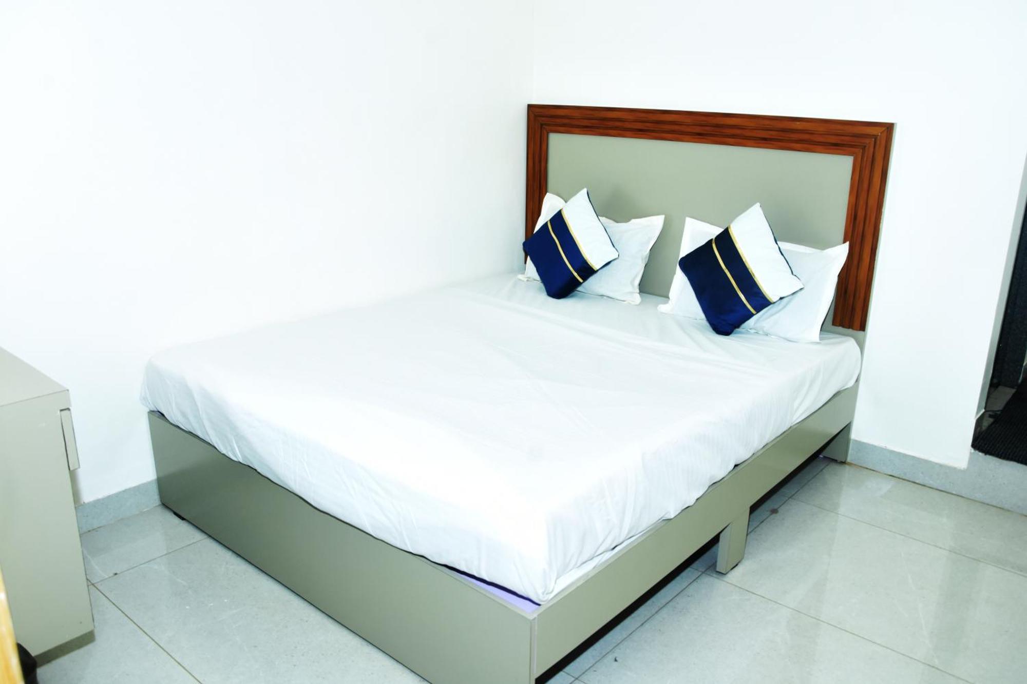Hotel J K And Restaurant Morbi Bagian luar foto
