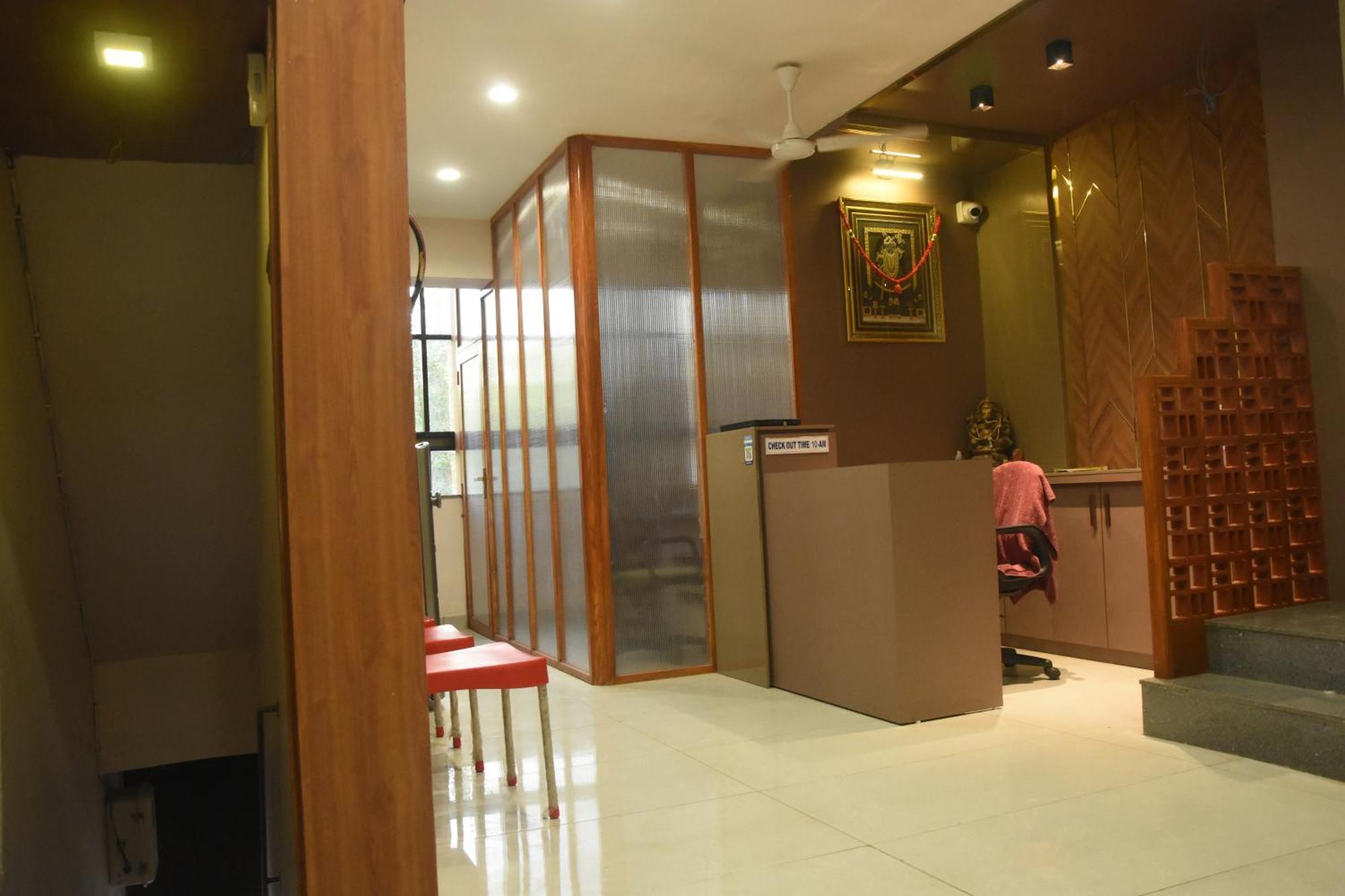 Hotel J K And Restaurant Morbi Bagian luar foto
