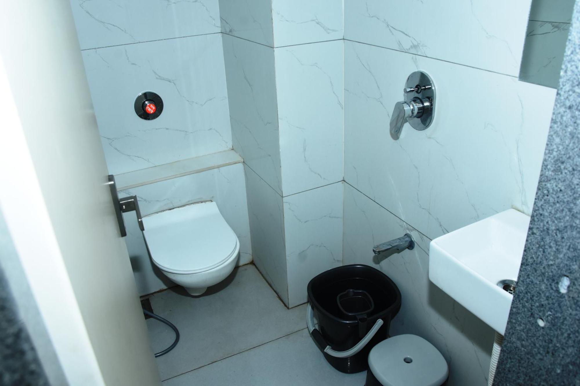 Hotel J K And Restaurant Morbi Bagian luar foto