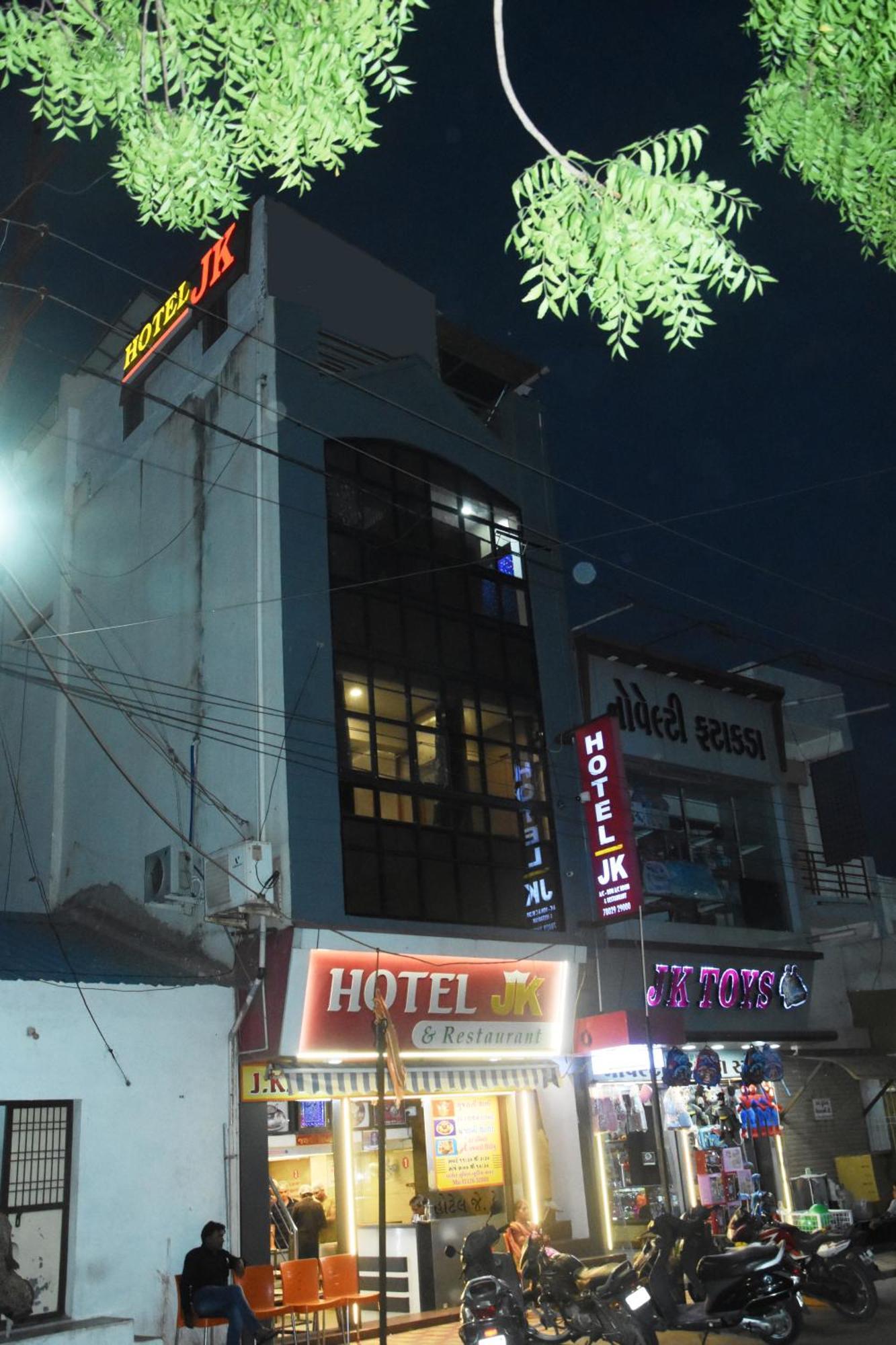Hotel J K And Restaurant Morbi Bagian luar foto
